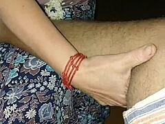 Uma mulher indiana gosta de sexo anal com Devyanka em um resort de Kerala