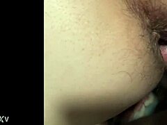 Une maman colombienne aux gros seins s'attaque à un gros pénis