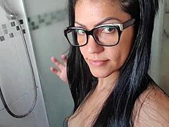 POV видео на секси латино да се отпусне и наслаждава на вагината си
