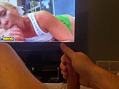 MILF-ul cu sânii mari se face plăcere cu videoclipul porno 254