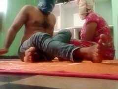 Culo eroso e figa stretta in un clip di sesso indiano