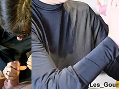 Η ερασιτεχνική MILF δίνει στον σύζυγό της μια πίπα με ένα σαγηνευτικό μαύρο φόρεμα και λαμβάνει ένα facial σε 4k