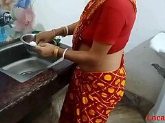 Amatorska indyjska żona pokazuje swoje umiejętności w domowym filmie