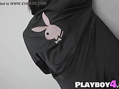 Черната майка с перфектна задница Ана Фокс се мастурбира за Playboy
